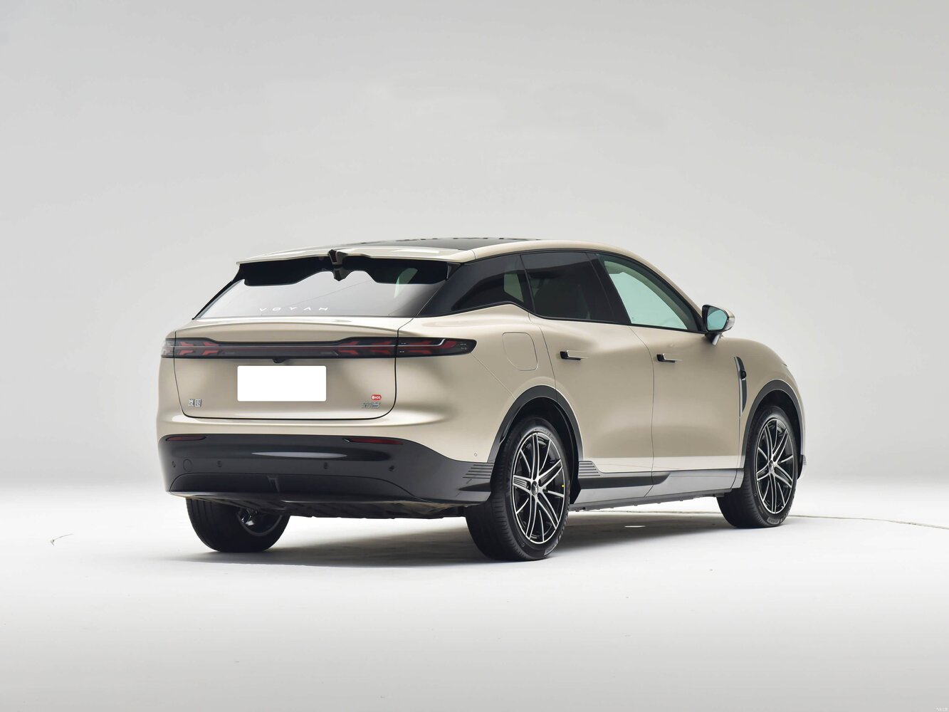 Voyah Courage, I facelift, 2025–2026, SUV 5 door: Rear three-quarter view