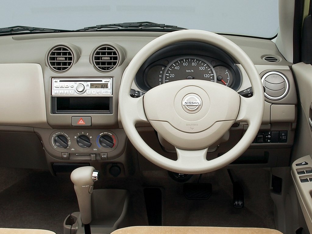 Nissan Pino, , 2007–2010, Hatchback 5 door: Front cabin