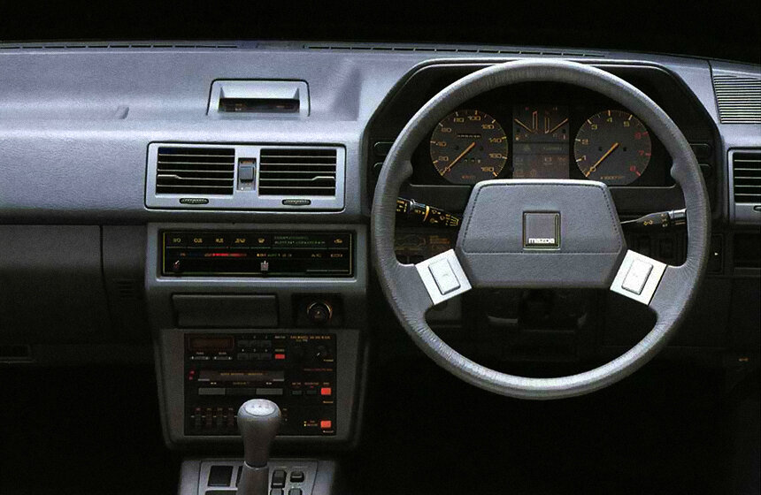 Mazda Capella, III, 1982–1987, Hatchback 5 door: Dashboard