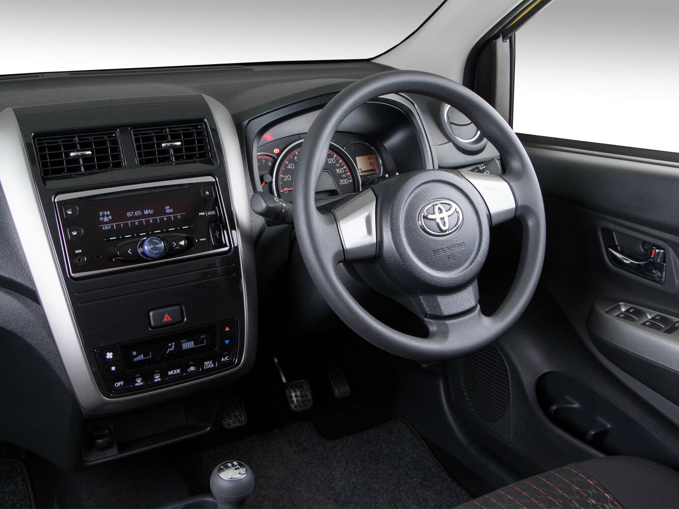 Toyota Agya, I, 2013–2023, Hatchback 5 door: Front cabin