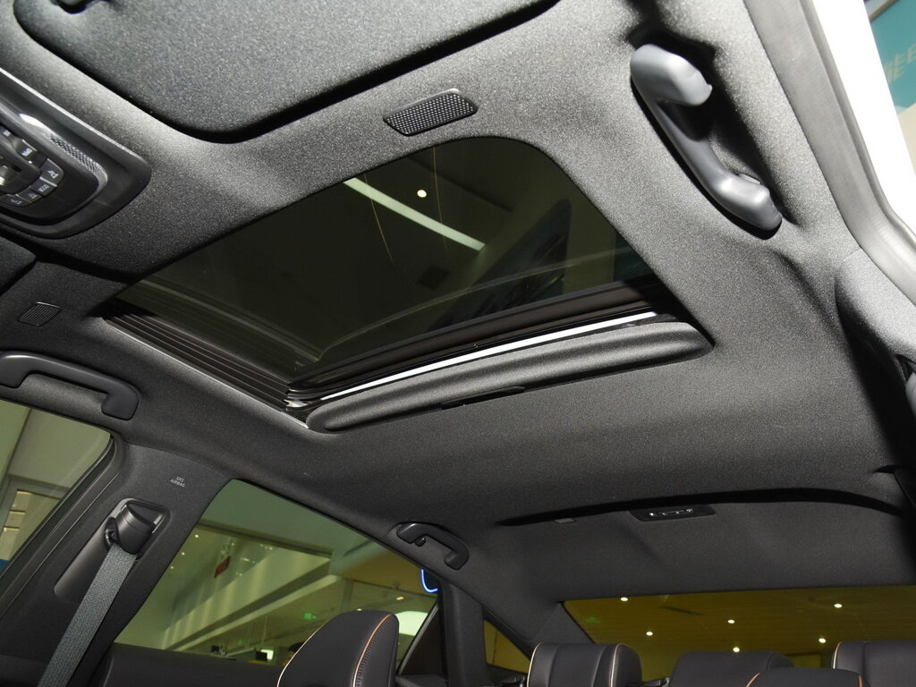 Toyota Crown, 16 поколение, Седан, Китай, 07.2022 - н.в.: фото поколения 14