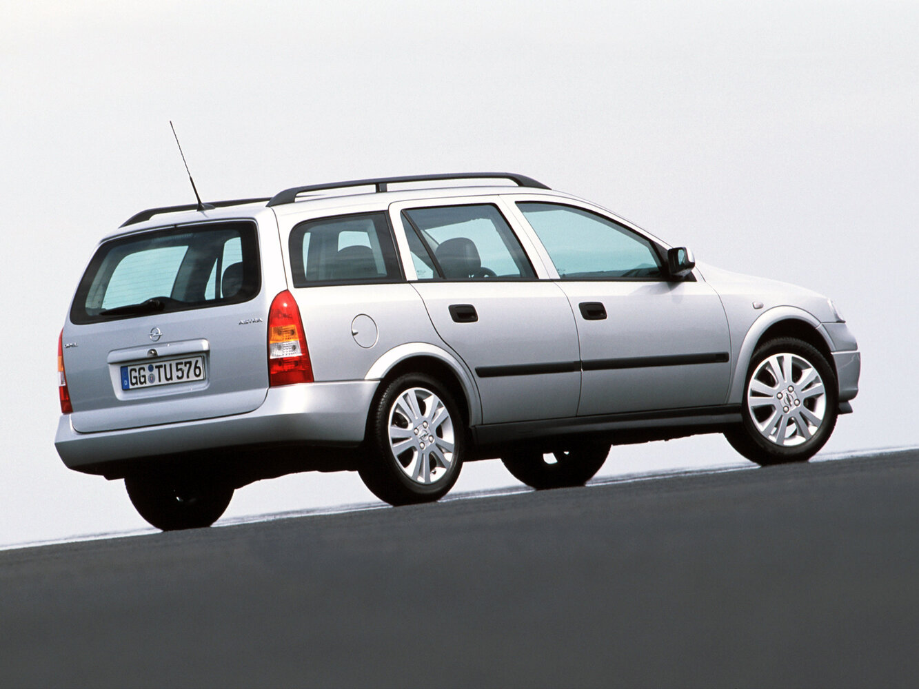 Opel Astra, G, 1998–2009, Универсал 5 дв.: Вид сзади в три четверти