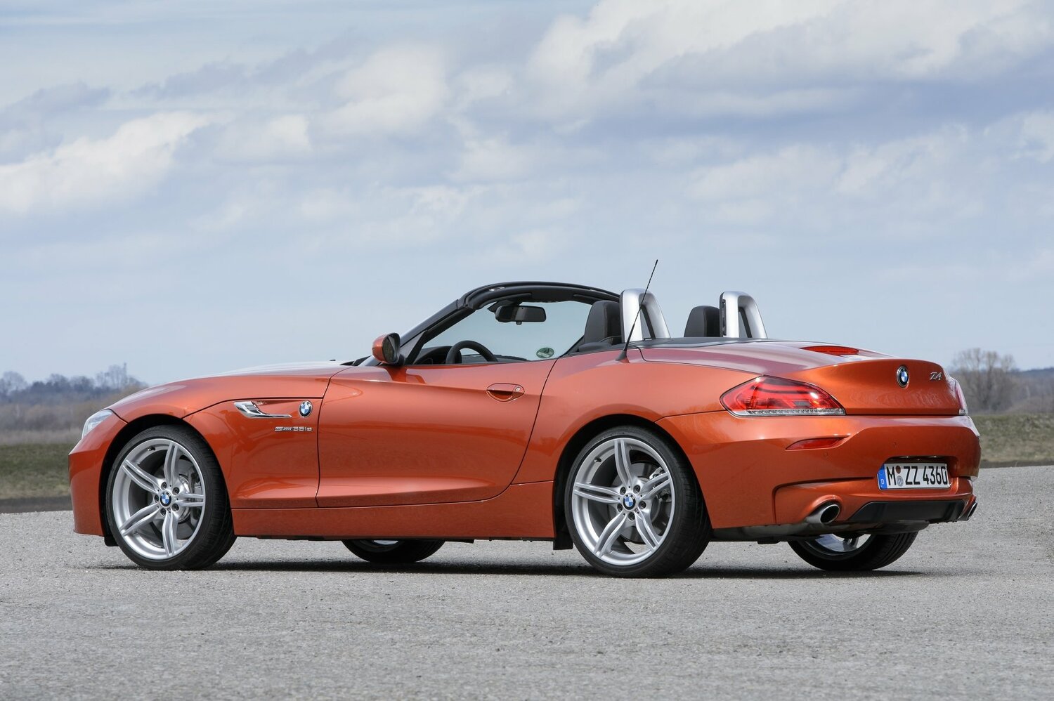 BMW Z4, II (E89) Рестайлинг, 2013–2017, Родстер: Вид сзади в три четверти