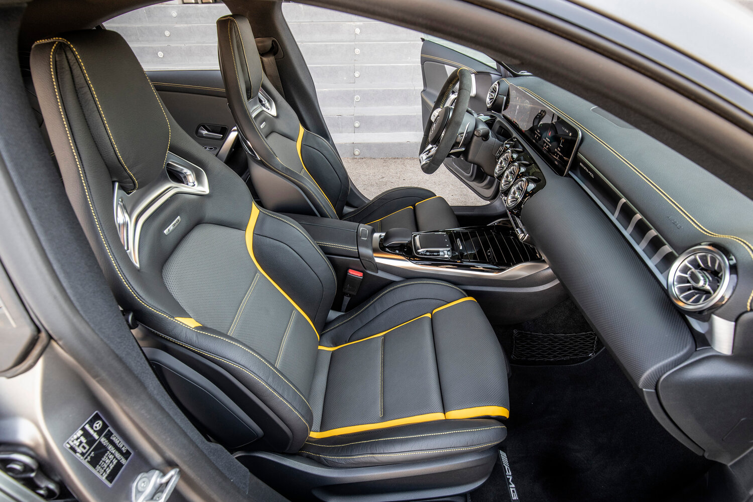 Mercedes-Benz CLA AMG, II (C118, X118), 2019–2023, Седан: Передняя часть салона