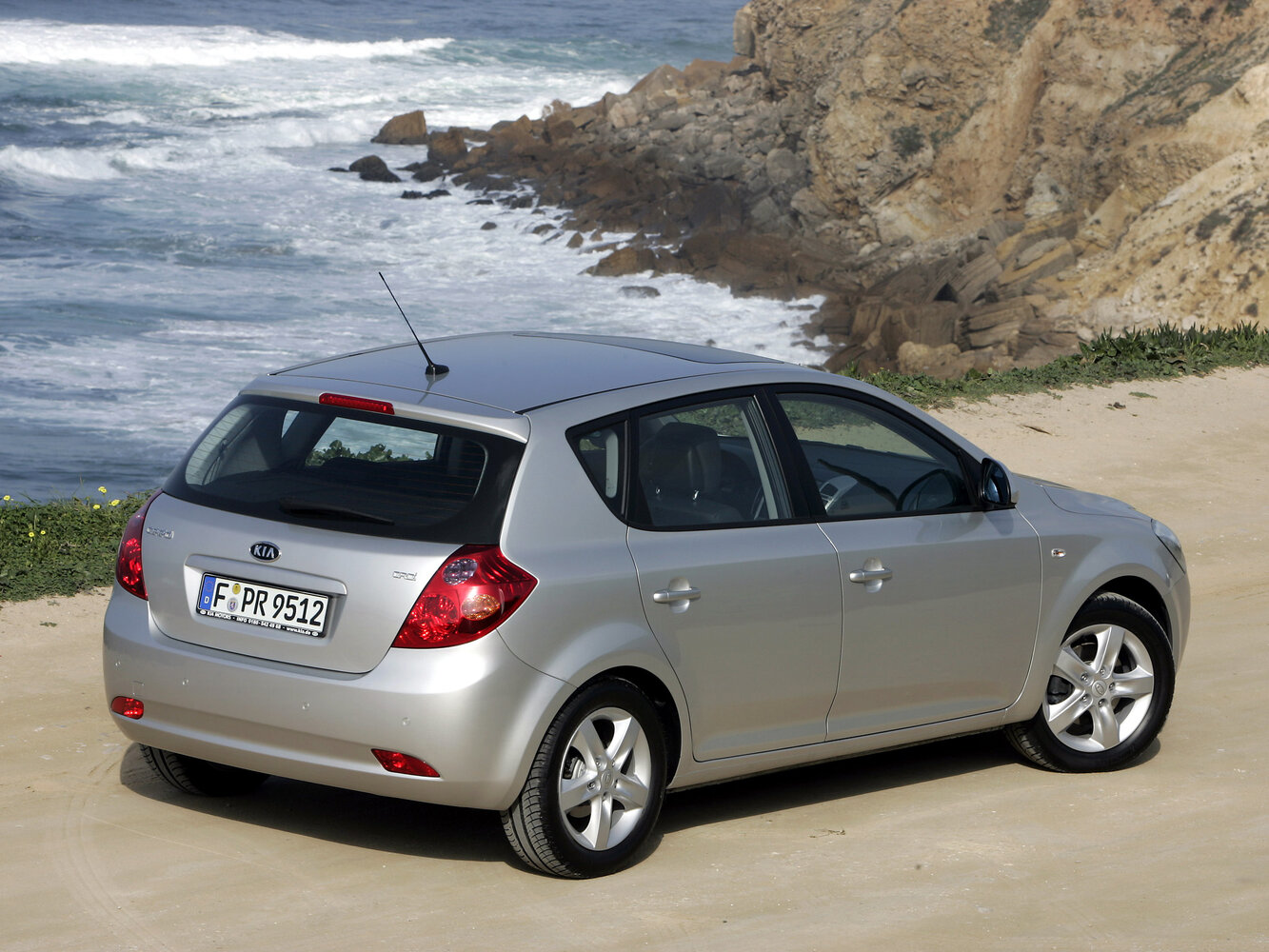 Kia Ceed, I, 2006–2010, Хэтчбек 5 дв.: Вид сзади в три четверти