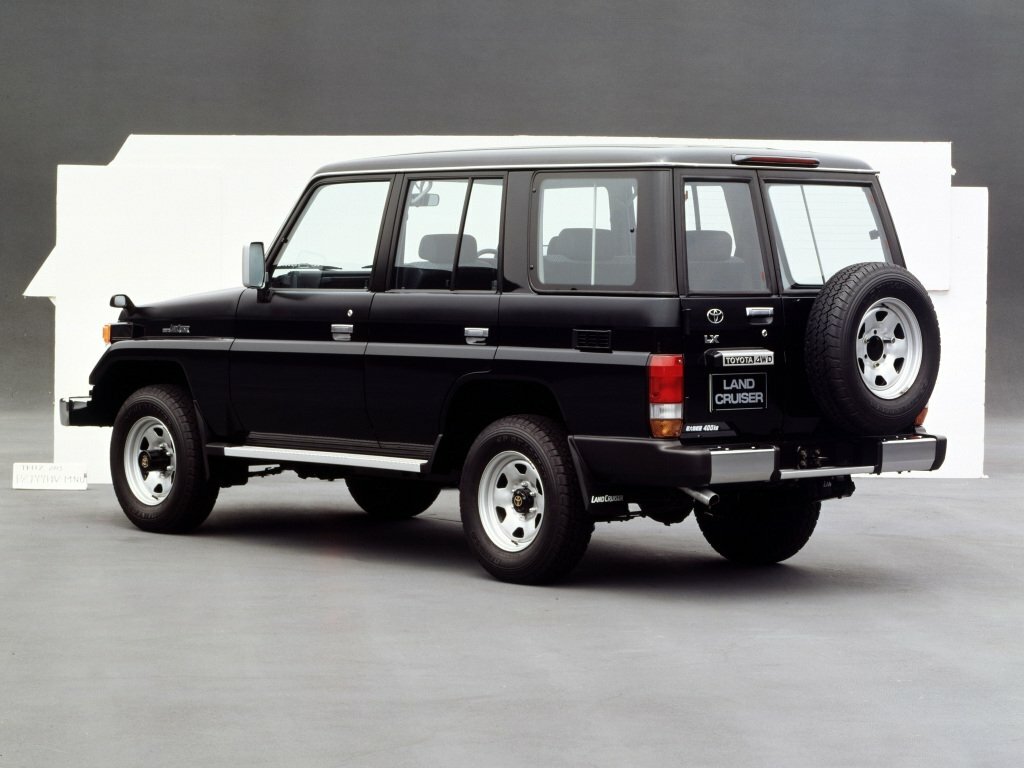 Toyota Land Cruiser, 70 Series, 1984–2007, SUV 5 door: Rear three-quarter view