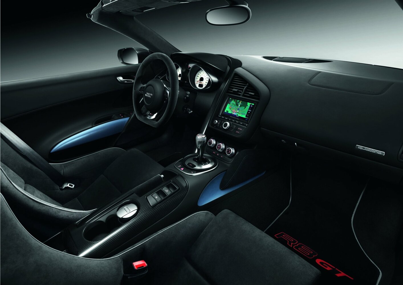 Audi R8, I (Typ 42), 2007–2012, Кабриолет GT Spyder: Передняя часть салона
