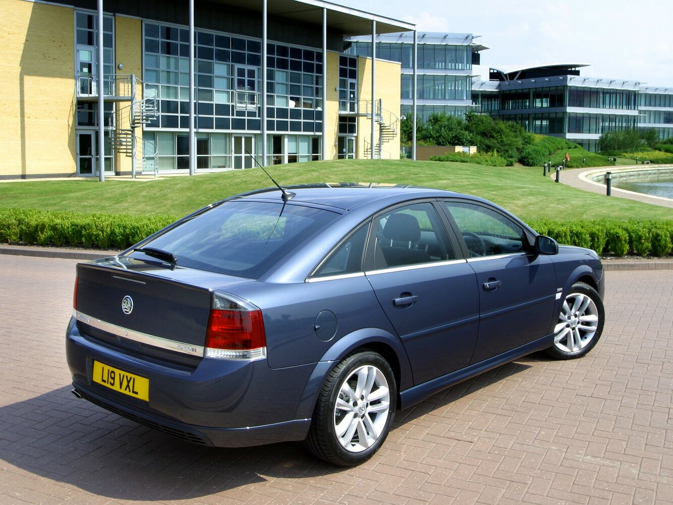 Vauxhall Vectra, C, 2003–2008, Hatchback 5 door: Rear three-quarter view