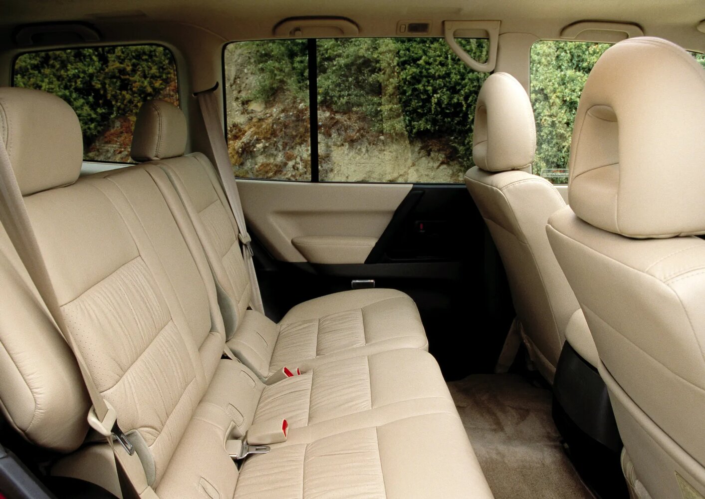 Mitsubishi Montero, III, 1999–2006, Внедорожник 5 дв.: Задняя часть салона