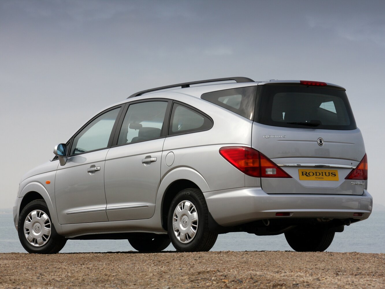 SsangYong Rodius, I Рестайлинг, 2007–2013, Минивэн: Вид сзади в три четверти