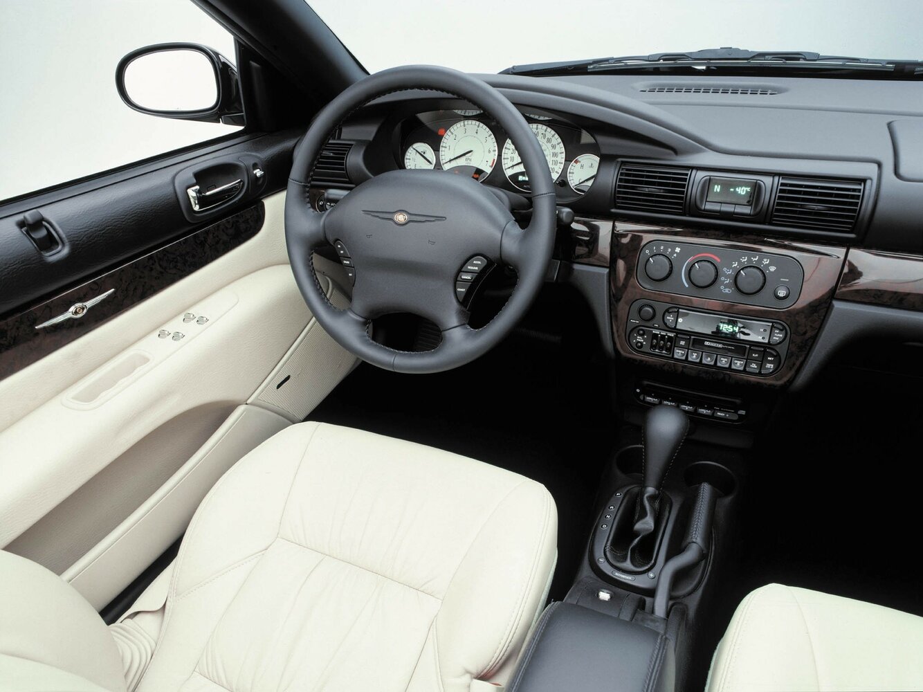 Chrysler Sebring, II, 2000–2003, Convertible: Front cabin