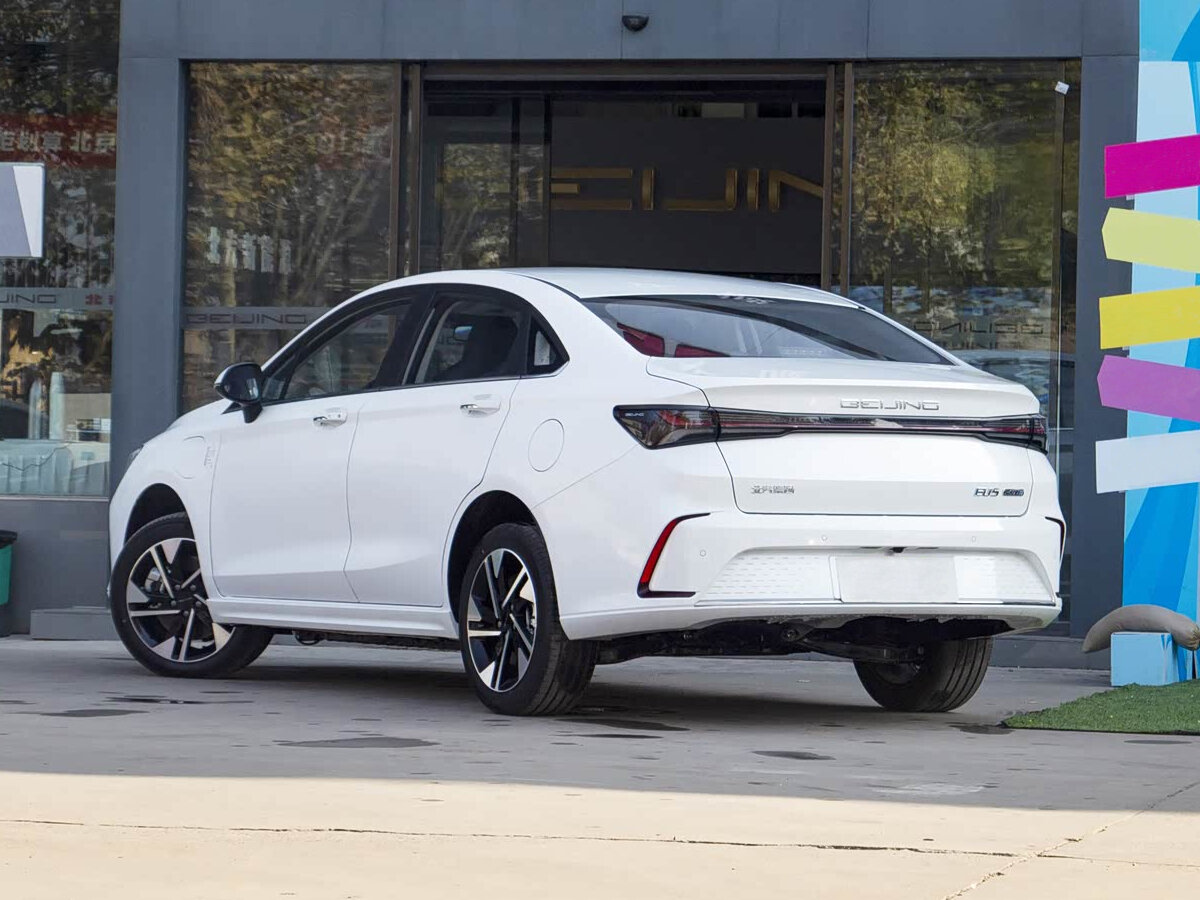 BAIC EU5 Plus, I, 2021–2023, Седан: Вид сзади в три четверти
