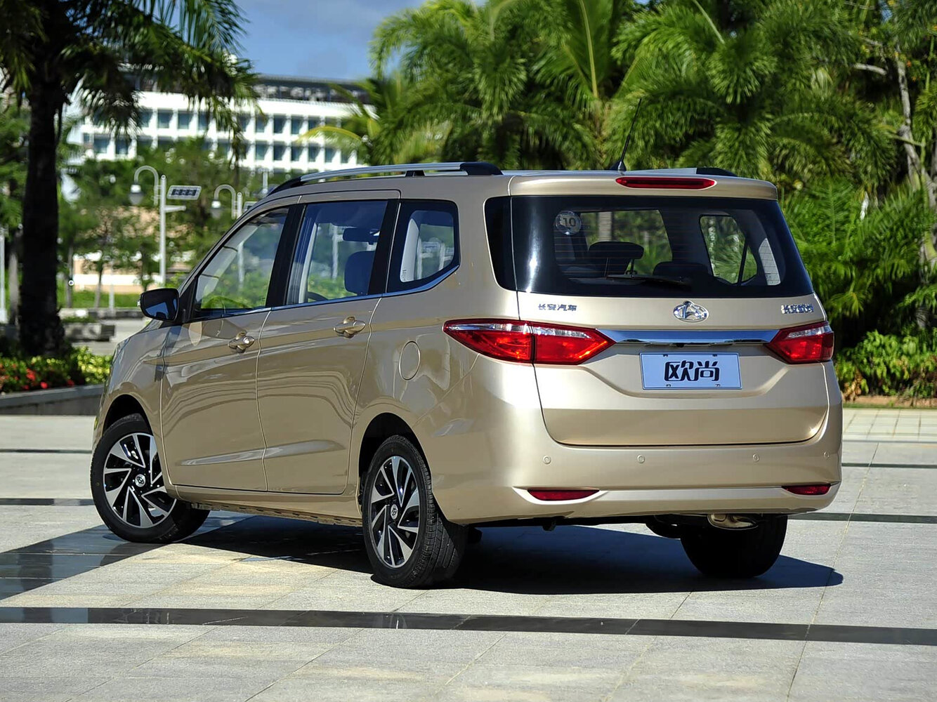 Changan Auchan A600, I, 2015–2020, Minivan: Rear three-quarter view