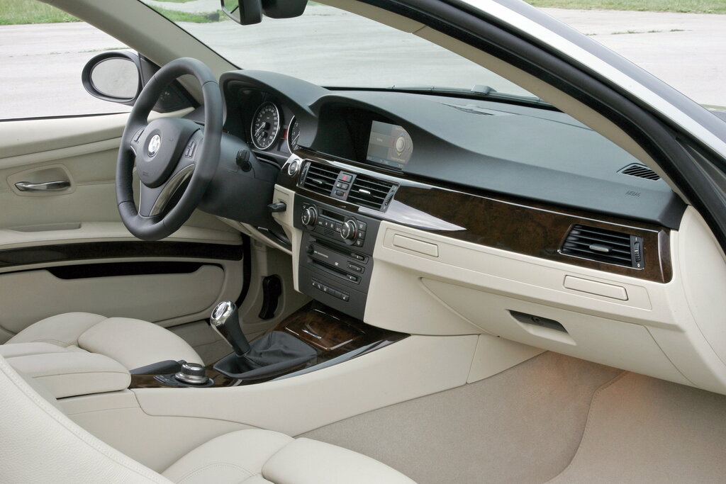 BMW 3-series, 5 поколение, E92, рестайлинг, Купе, Южная Корея, 09.2008 - 11.2011: фото поколения 12