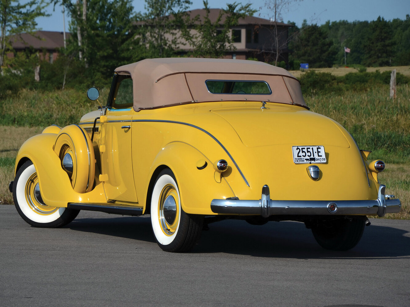 Chrysler Imperial, IV, 1937–1939, Кабриолет: Вид сзади в три четверти