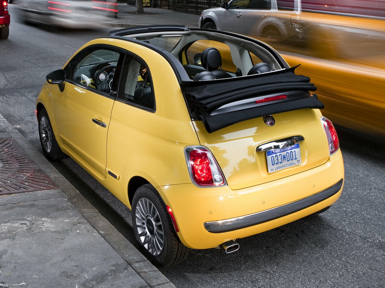 Fiat 500, II, 2007–2015, Кабриолет: Вид сзади в три четверти