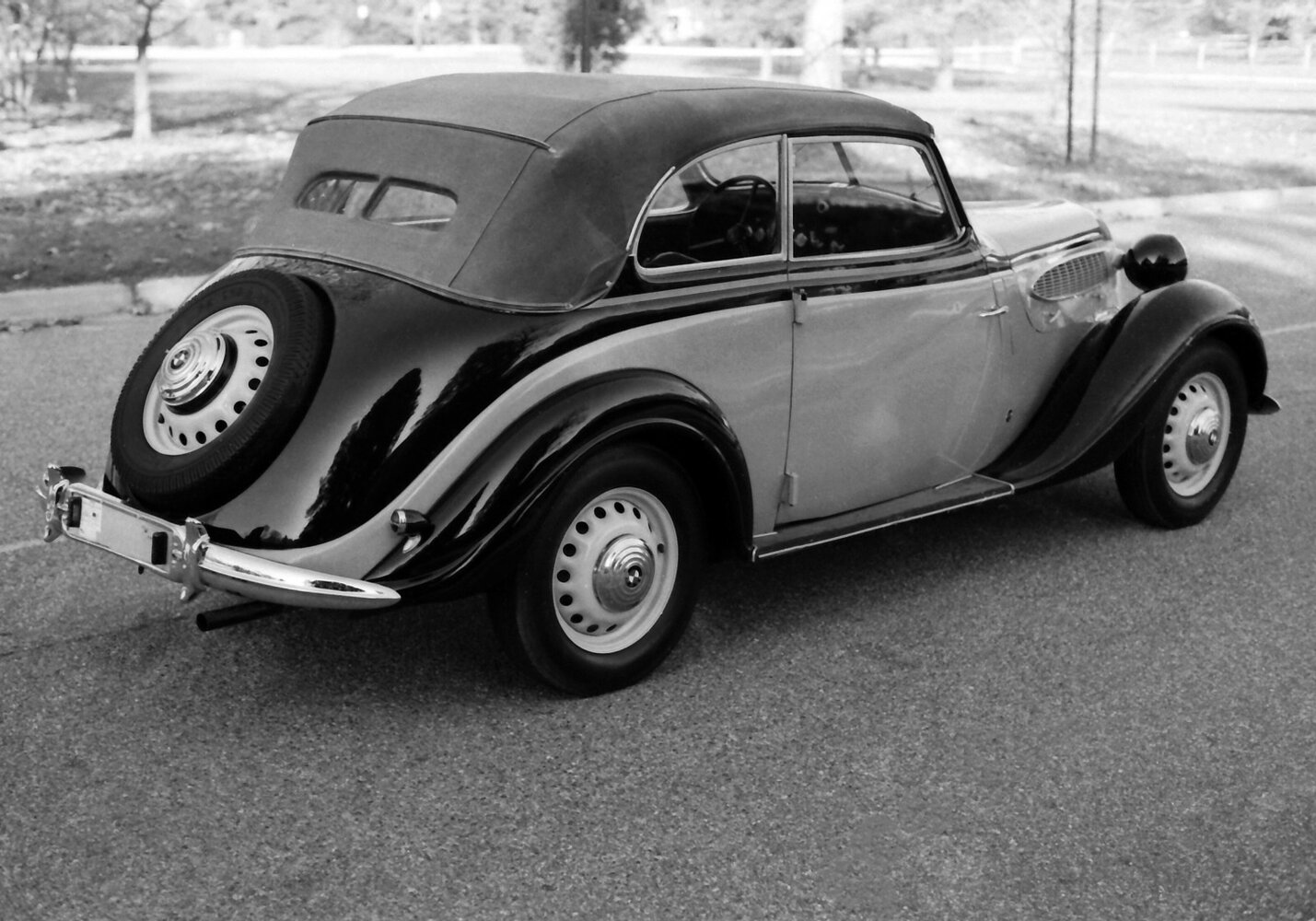 BMW 321, I, 1937–1950, Convertible: Rear three-quarter view