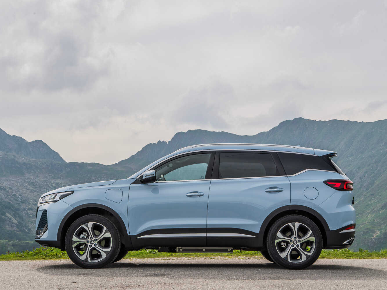 DR 6.0, I facelift, 2024–2026, SUV 5 door PHEV: Side view