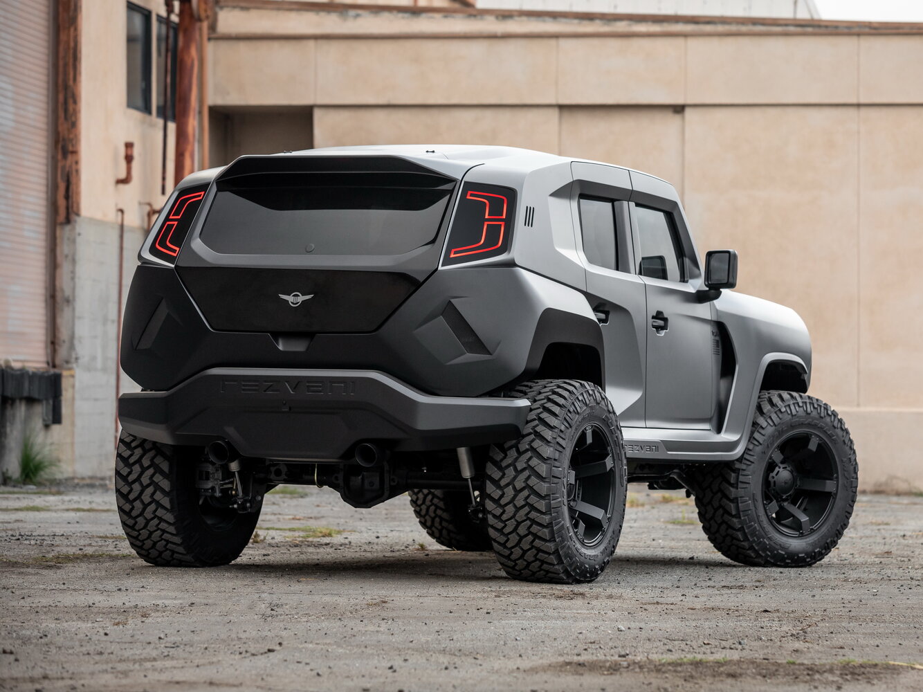 Rezvani Tank, II, 2019–2025, SUV 5 door: Rear three-quarter view