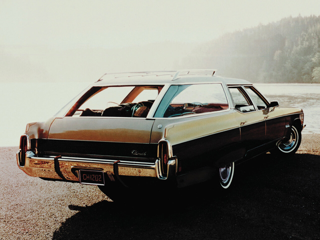 Oldsmobile Custom Cruiser, I, 1971–1976, Estate 5 door: Rear three-quarter view