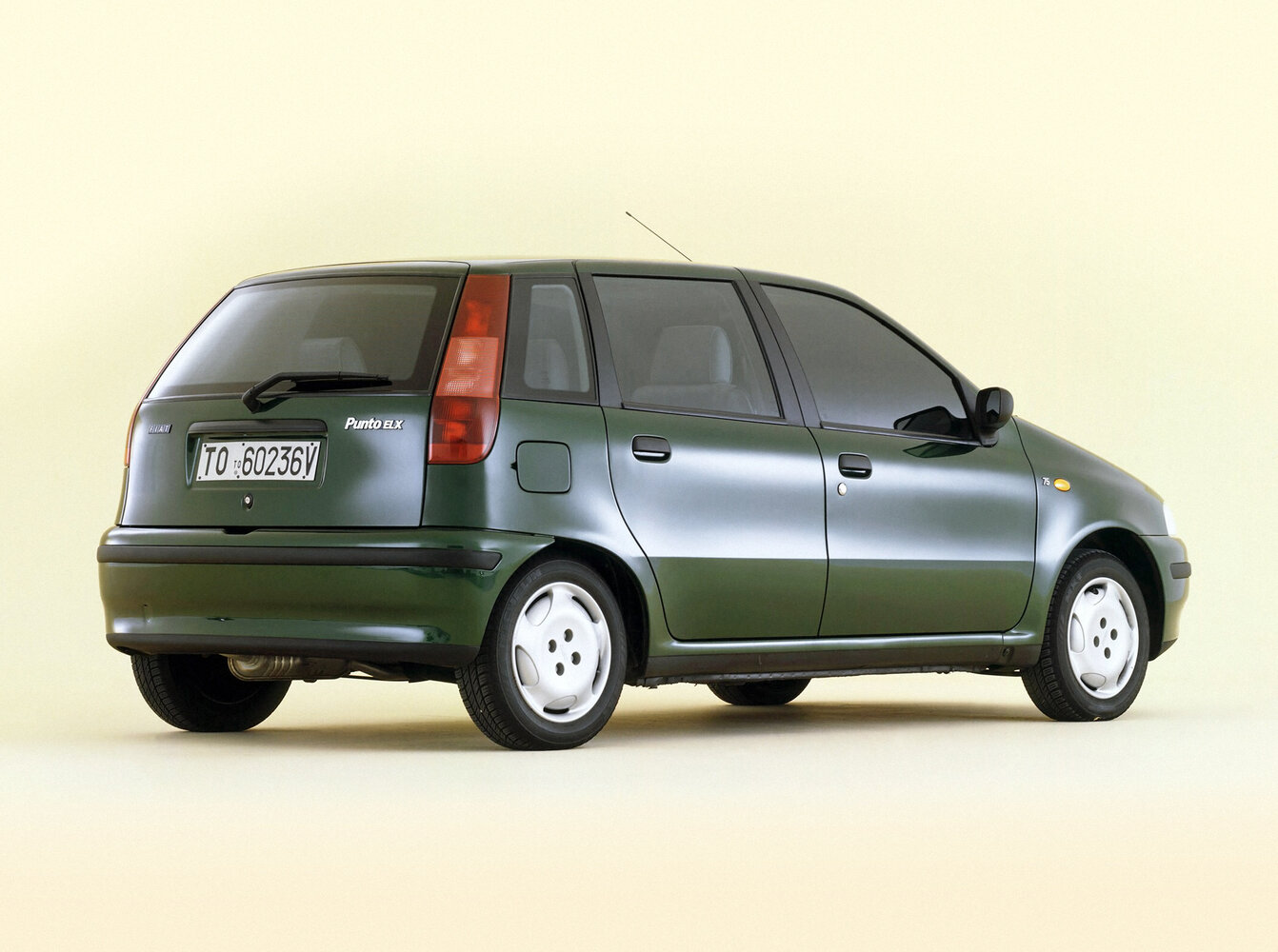 Fiat Punto, I, 1993–1999, Хэтчбек 5 дв.: Вид сзади в три четверти