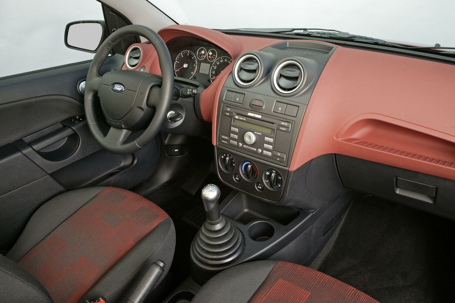 Ford Fiesta, Mk5, 2002–2008, Hatchback 3 door: Front cabin