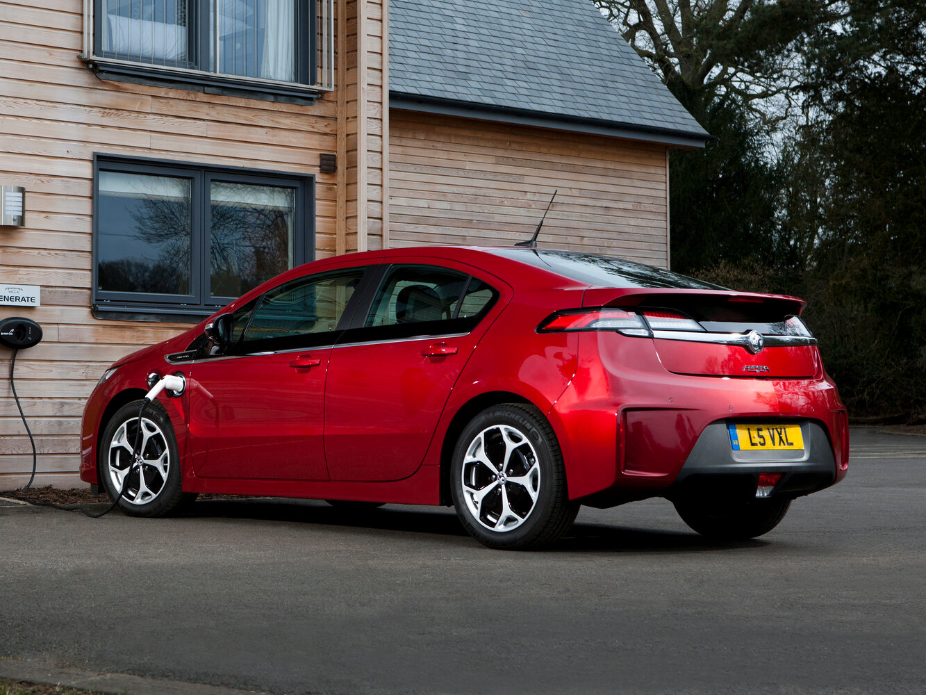 Vauxhall Ampera, I, 2011–2015, Хэтчбек 5 дв.: Вид сзади в три четверти