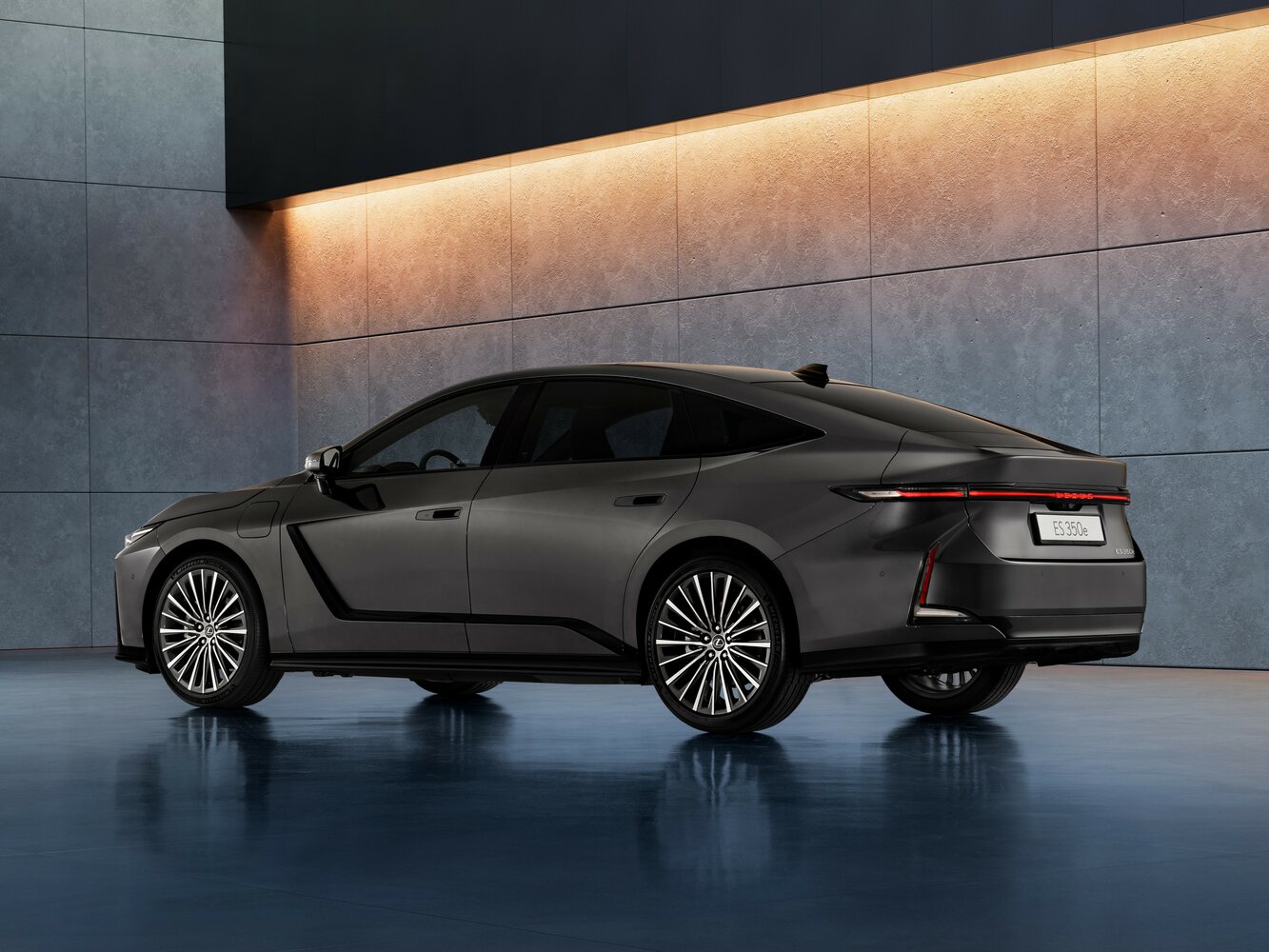 Lexus ES, VIII, 2025–2026, Sedan: Rear three-quarter view
