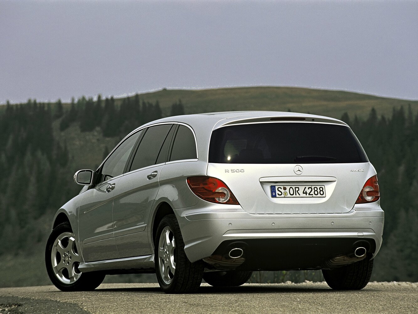 Mercedes-Benz R-Класс, I facelift, 2007–2010, Minivan Long: Rear three-quarter view