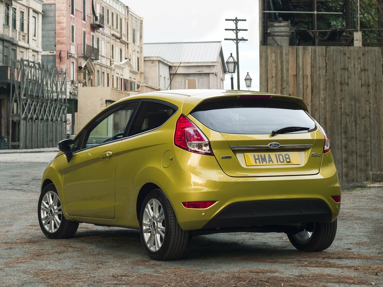 Ford Fiesta, Mk6 Рестайлинг, 2012–2019, Хэтчбек 3 дв.: Вид сзади в три четверти