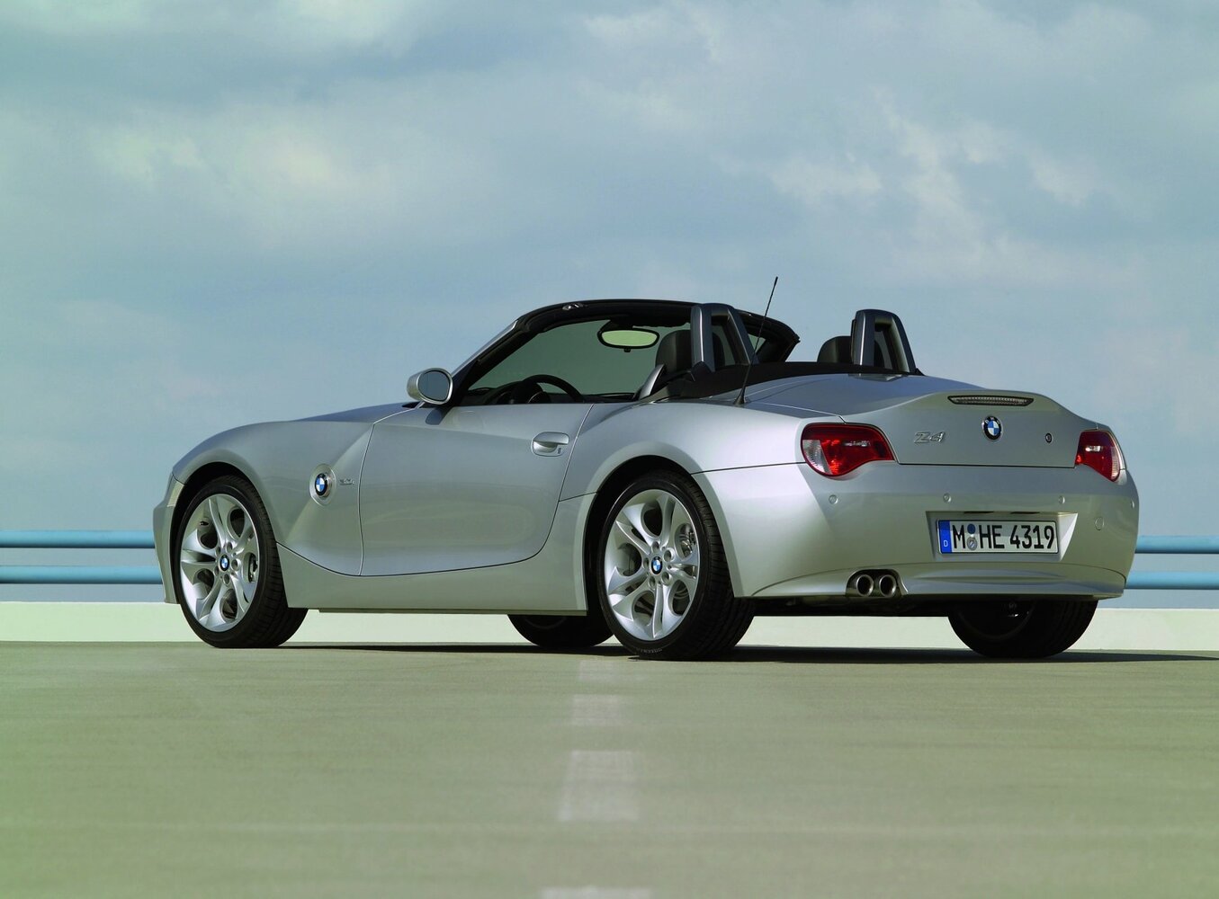 BMW Z4, I (E85/E86) Рестайлинг, 2005–2009, Родстер: Вид сзади в три четверти
