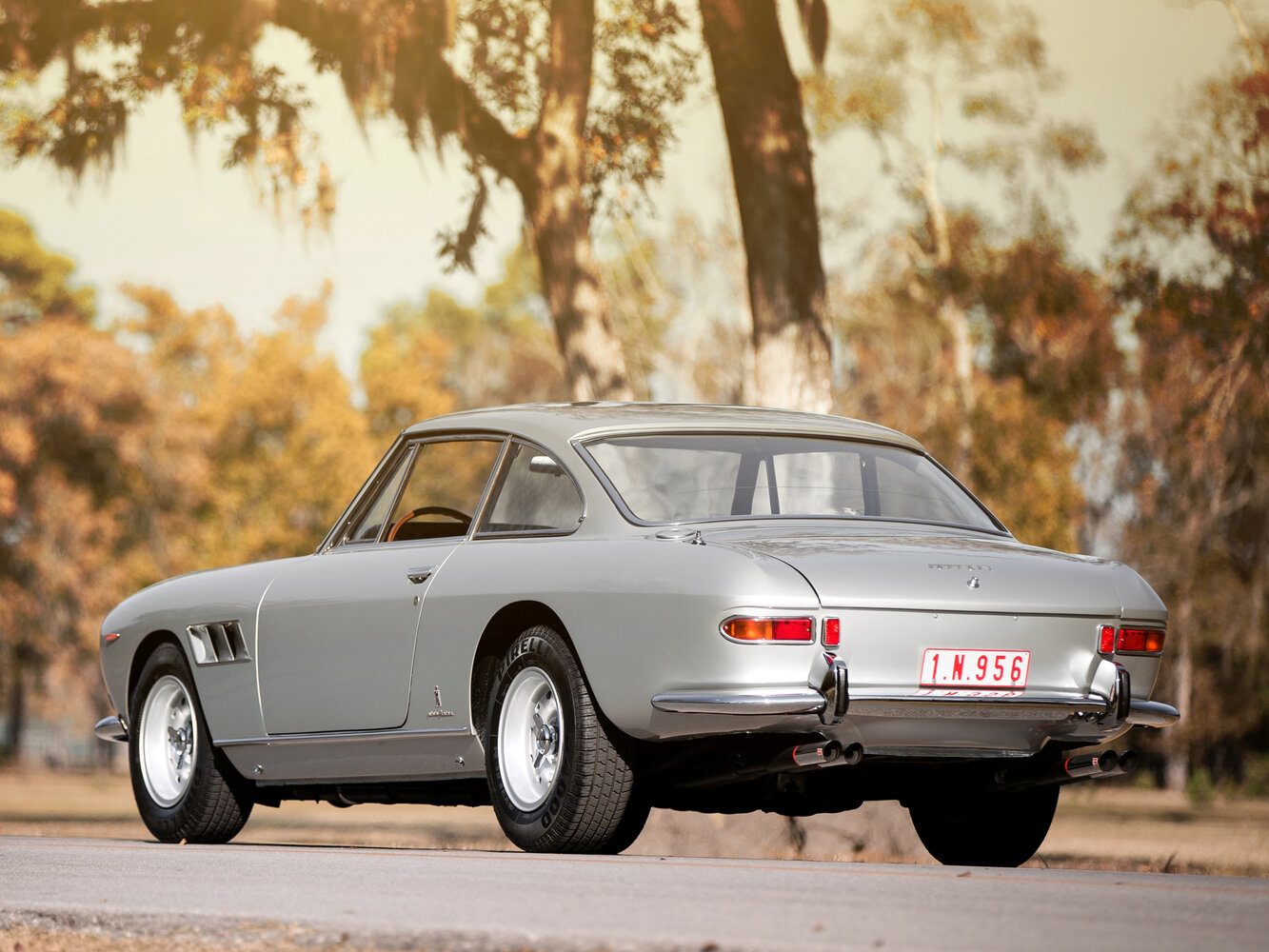 Ferrari 330 GT 2+2, Series II, 1965–1967, Купе: Вид сзади в три четверти
