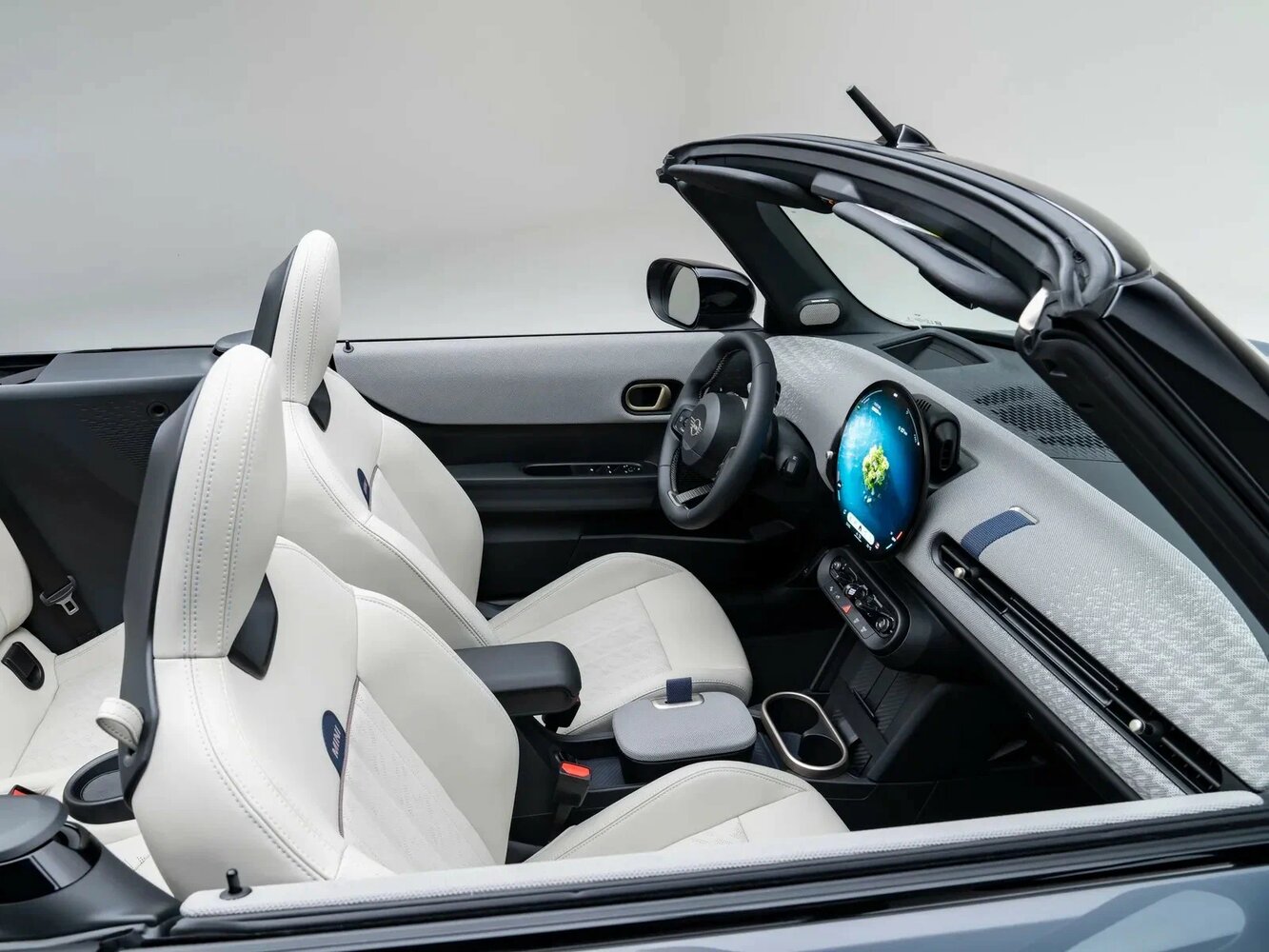MINI Cabrio, IV, 2024–2026, Convertible: Front cabin