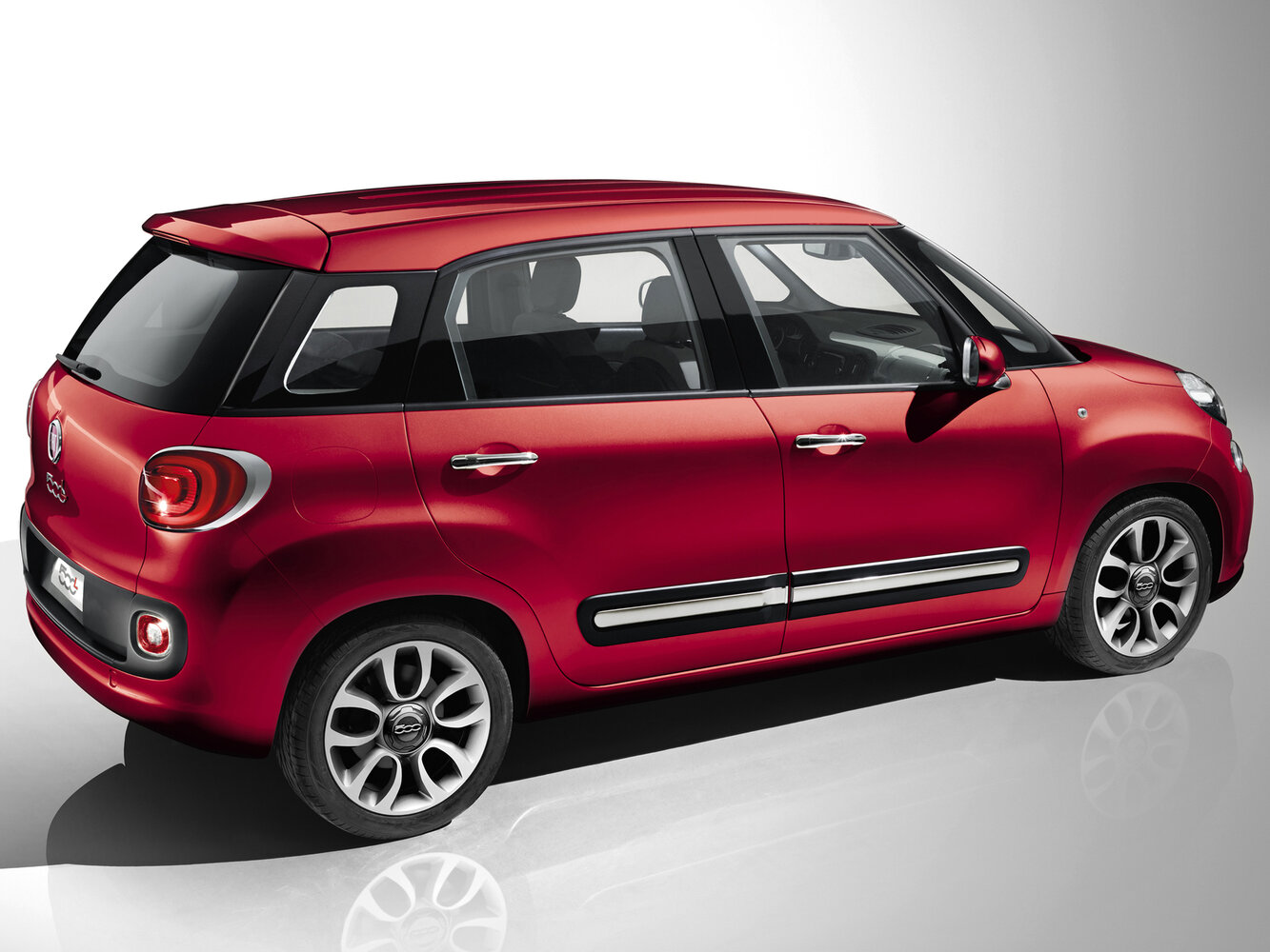Fiat 500L, I, 2012–2017, Компактвэн: Вид сзади в три четверти