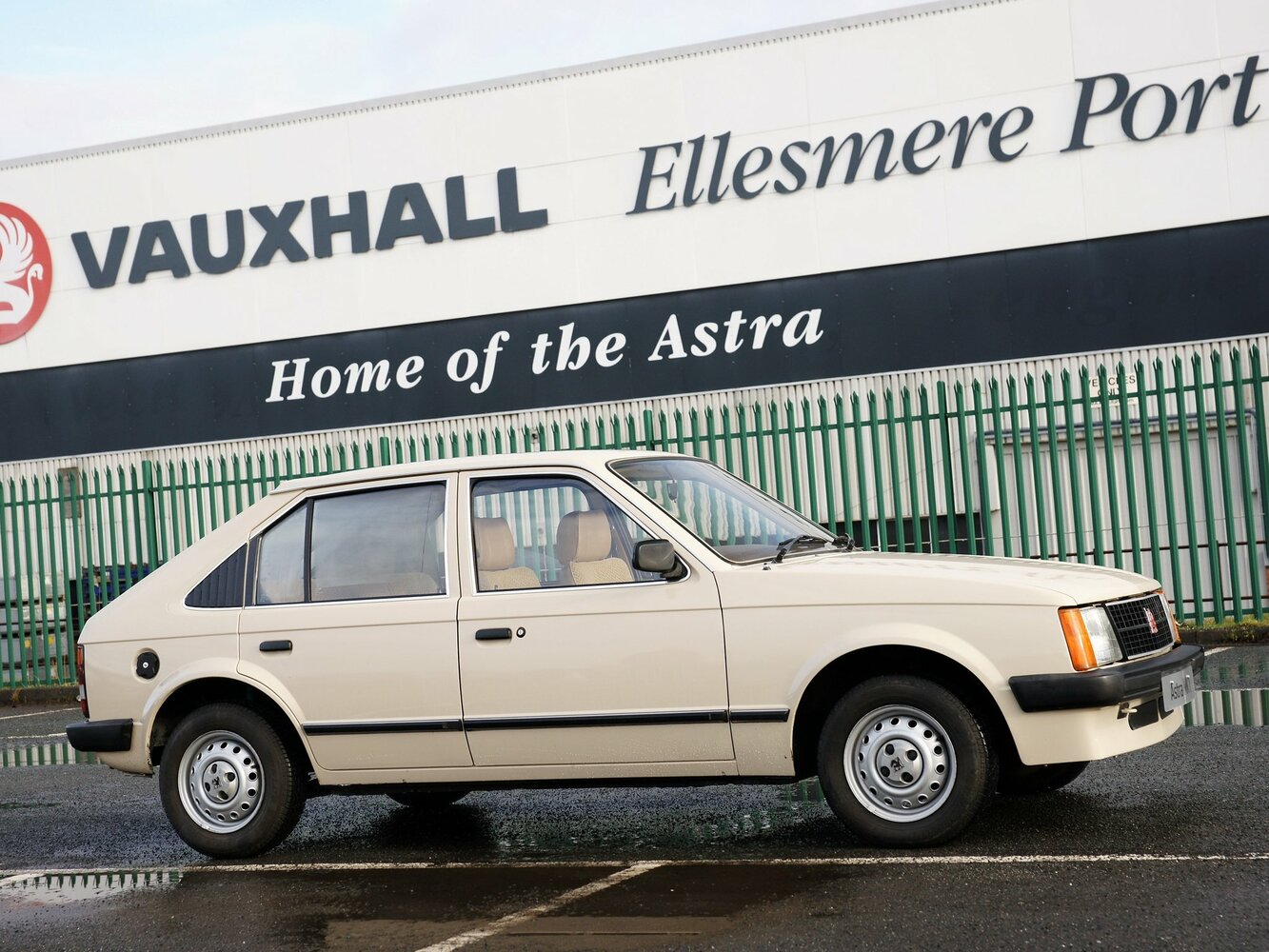 Vauxhall Astra, D, 1979–1984, Hatchback 5 door: Side view
