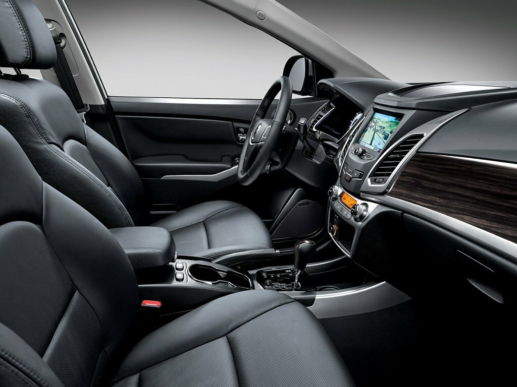 SsangYong Korando, III Рестайлинг, 2013–2017, Внедорожник 5 дв.: Передняя часть салона
