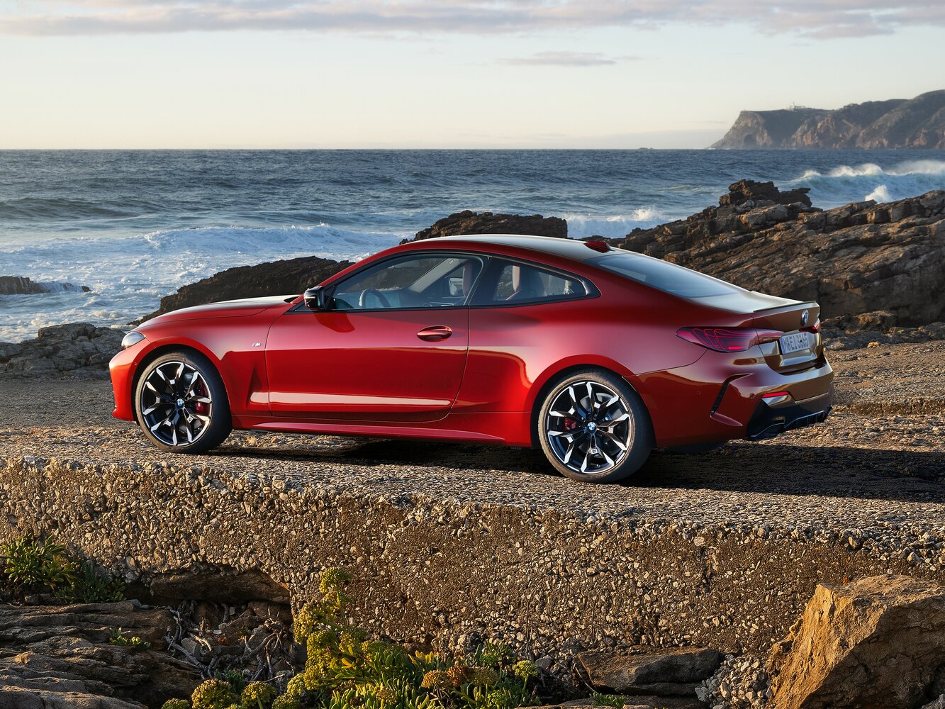 BMW 4 серии, G22, G23, G26 Рестайлинг, 2024–2026, Купе: Вид сзади в три четверти