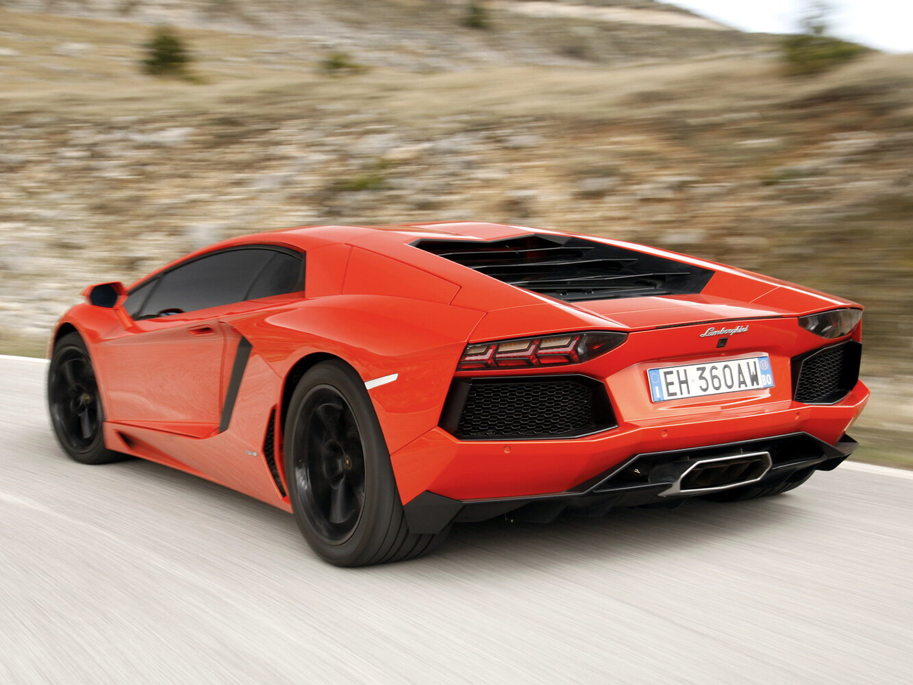 Lamborghini Aventador, I, 2011–2016, Купе: Вид сзади в три четверти