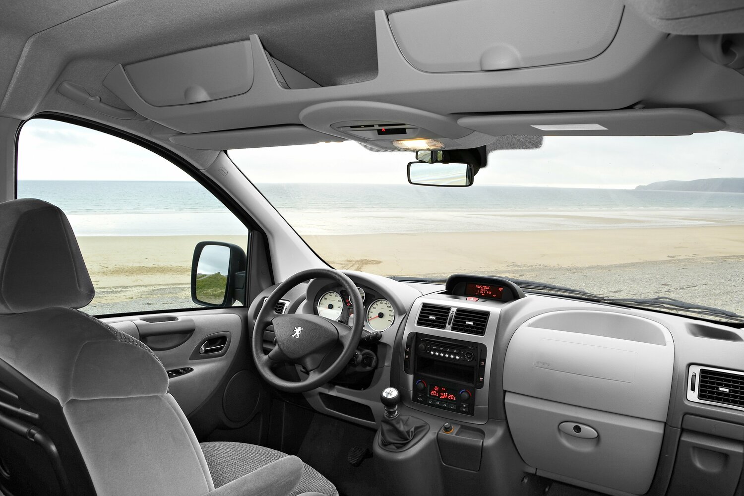 Peugeot Expert, II Рестайлинг, 2012–2016, Минивэн Long: Передняя часть салона