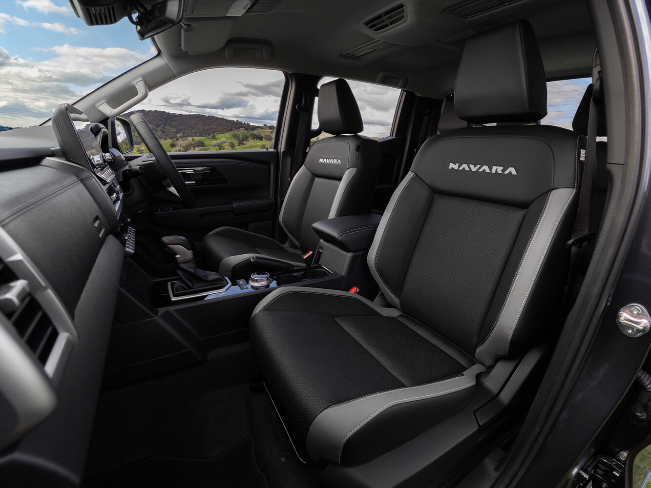 Nissan Navara (Frontier), V (D27), 2025–2026, Pickup Двойная кабина: Front cabin