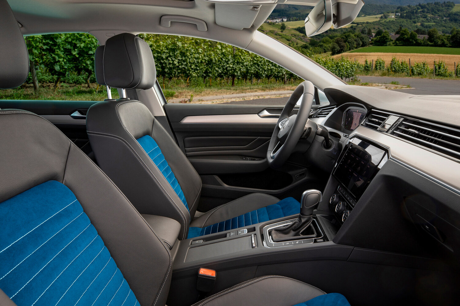 Volkswagen Passat, B8 Рестайлинг, 2019–2023, Седан: Передняя часть салона