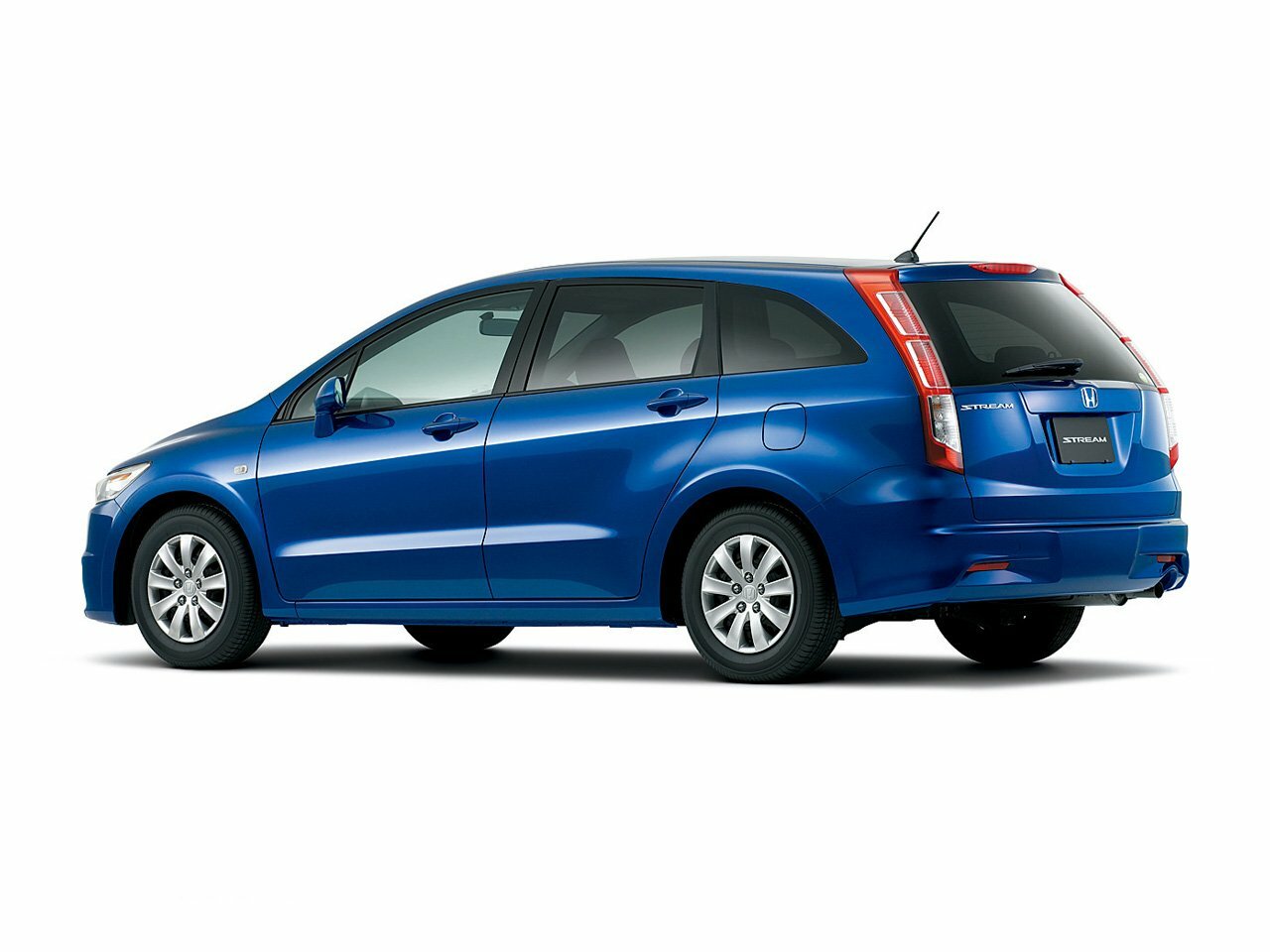 Honda Stream, II facelift, 2009–2014, Compact MPV: Rear three-quarter view