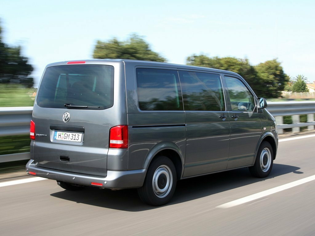 Volkswagen Caravelle, T5 Рестайлинг, 2009–2015, Минивэн SWB: Вид сзади в три четверти