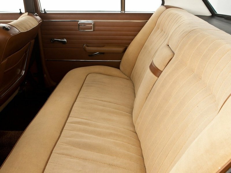 BMW E3, , 1968–1977, Седан: Задняя часть салона