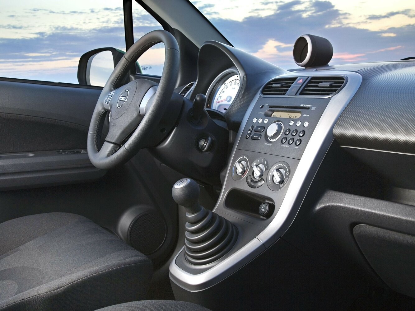Opel Agila, B, 2008–2014, Hatchback 5 door: Front cabin