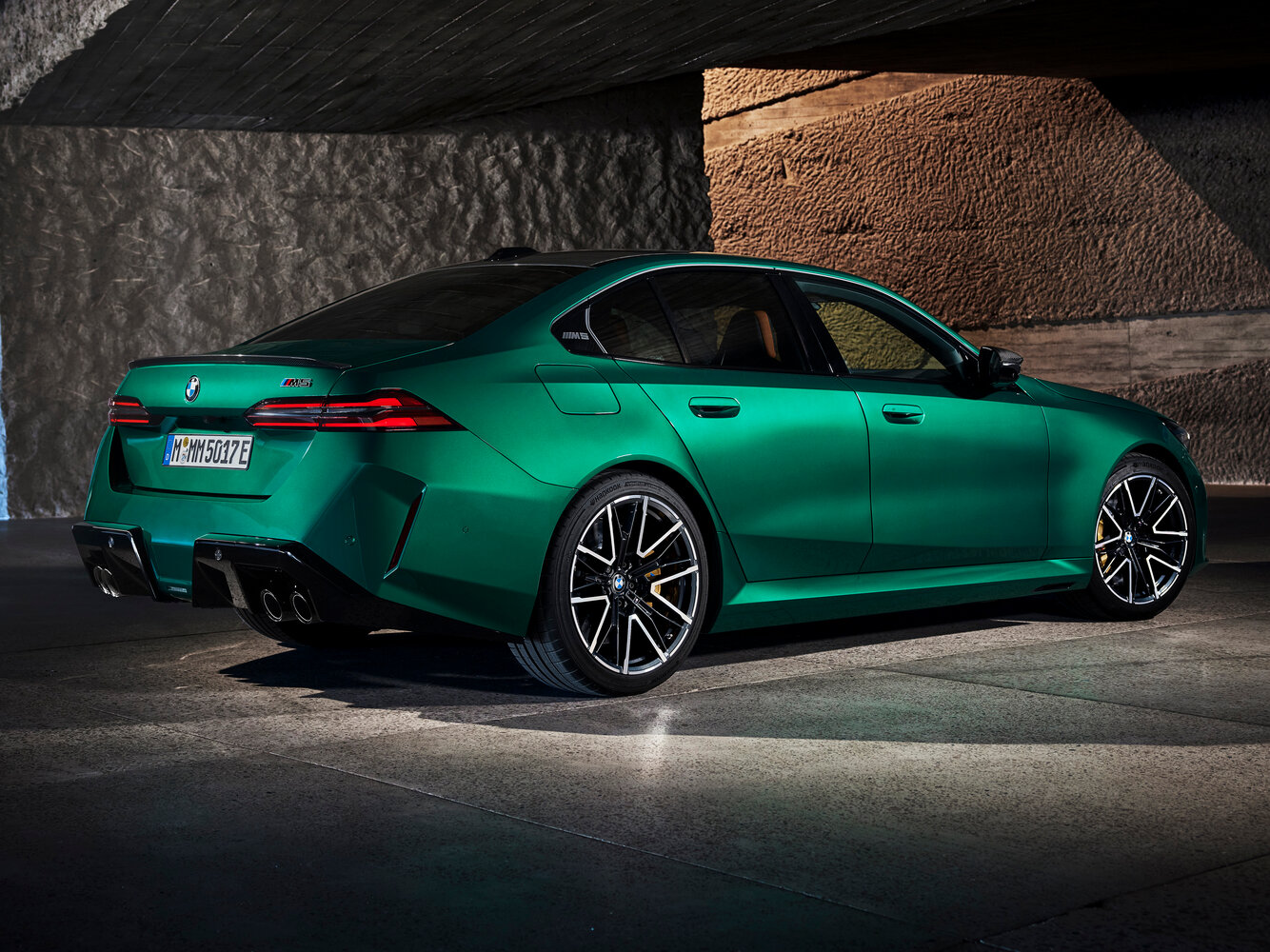 BMW M5, VII (G90), 2024–2026, Седан: Вид сзади в три четверти