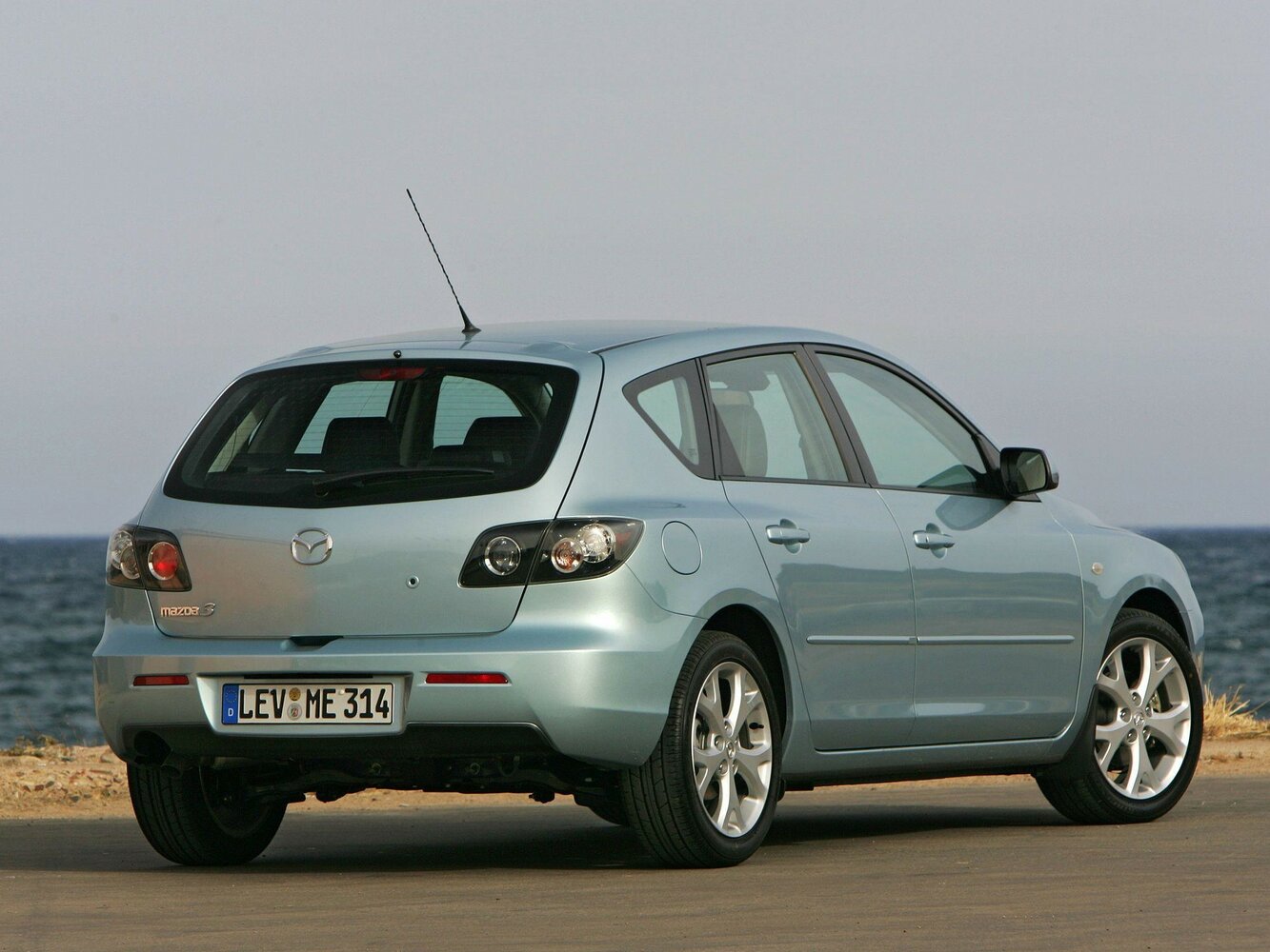 Mazda 3, I (BK) facelift, 2006–2009, Hatchback 5 door: Rear three-quarter view