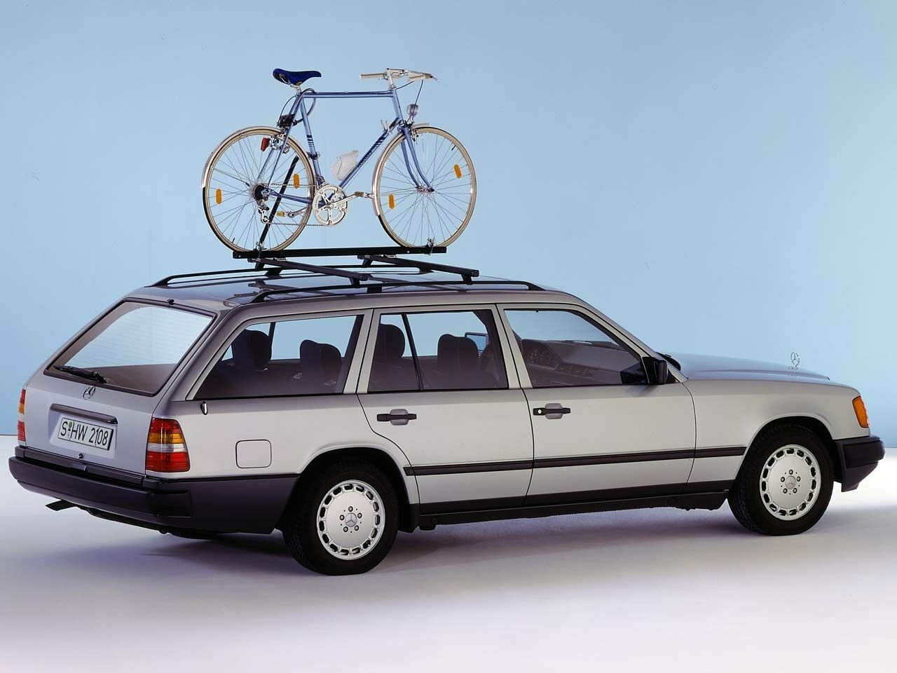 Mercedes-Benz W124, , 1984–1993, Универсал 5 дв.: Вид сзади в три четверти