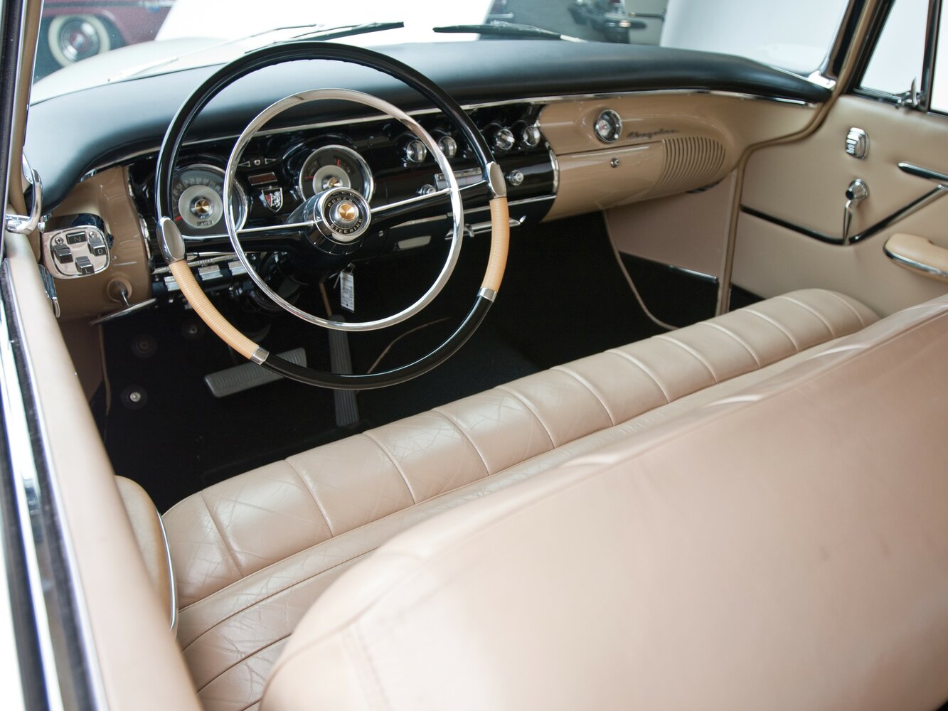Chrysler 300 Letter Series, I (300B) Рестайлинг, 1955–1956, Купе-хардтоп: Передняя часть салона