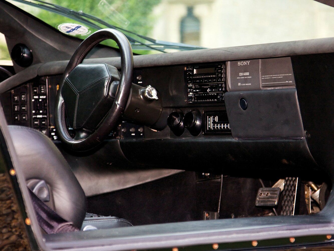 Vector W8 Twin Turbo, , 1989–1994, Купе: Передняя часть салона